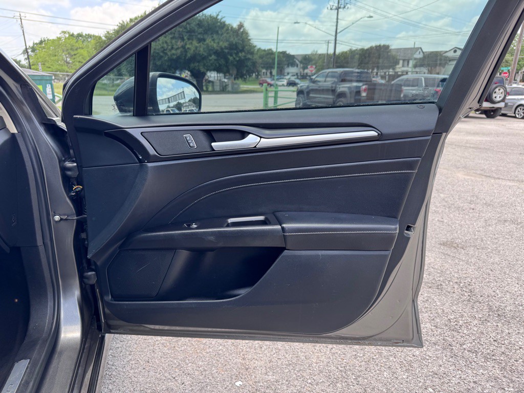 2019 Ford Fusion Image 16
