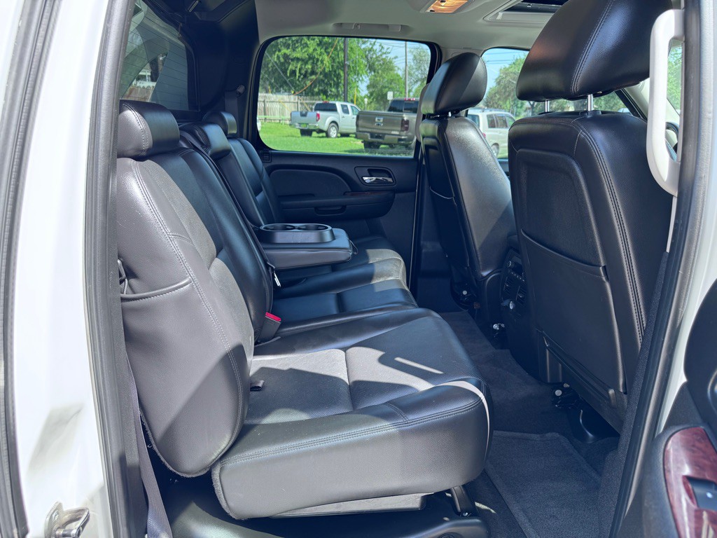 2011 Chevrolet Avalanche Image 15