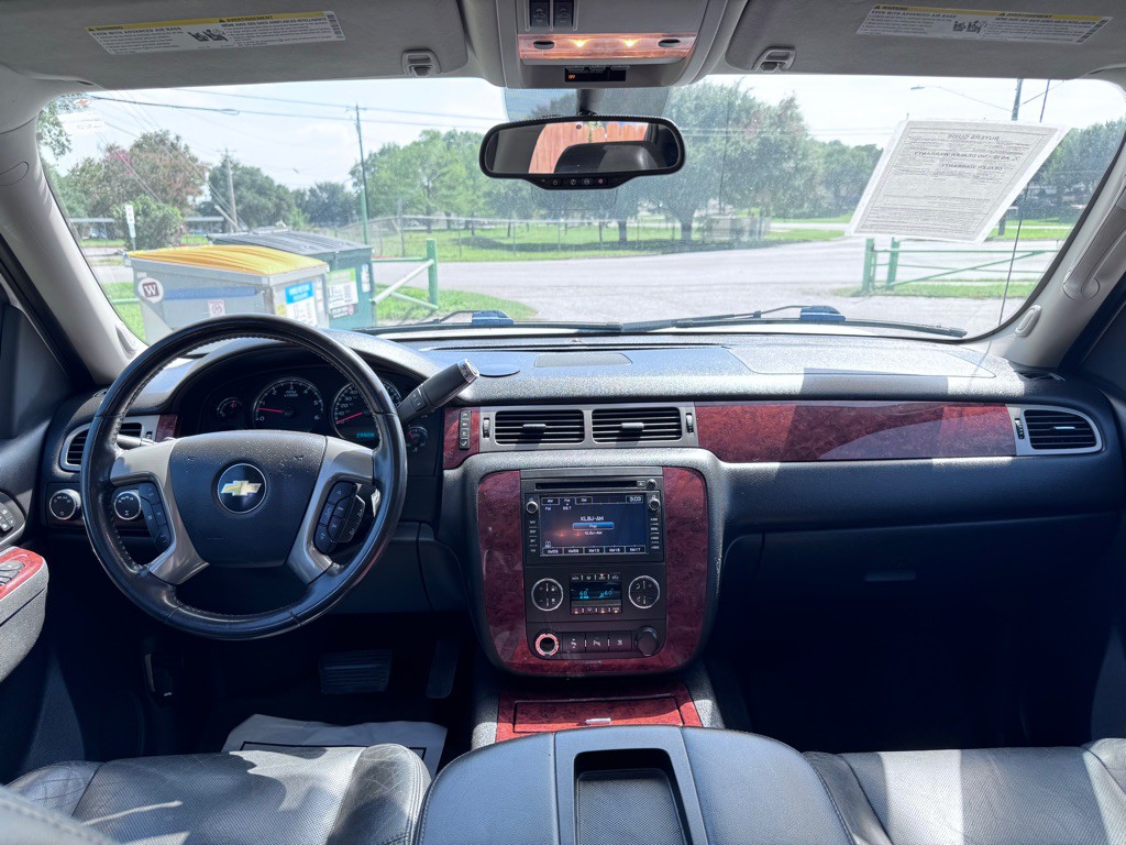 2011 Chevrolet Avalanche Image 18