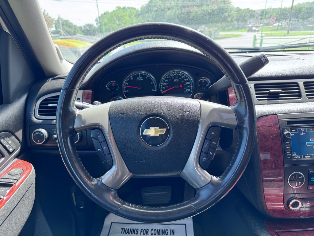 2011 Chevrolet Avalanche Image 19