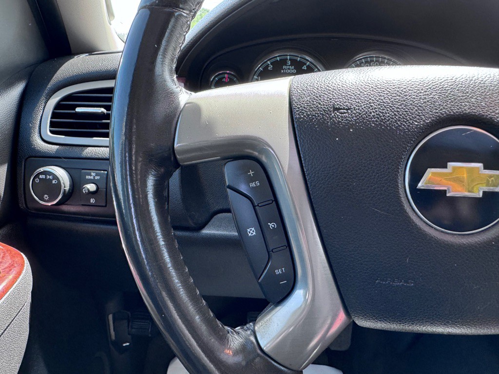 2011 Chevrolet Avalanche Image 20