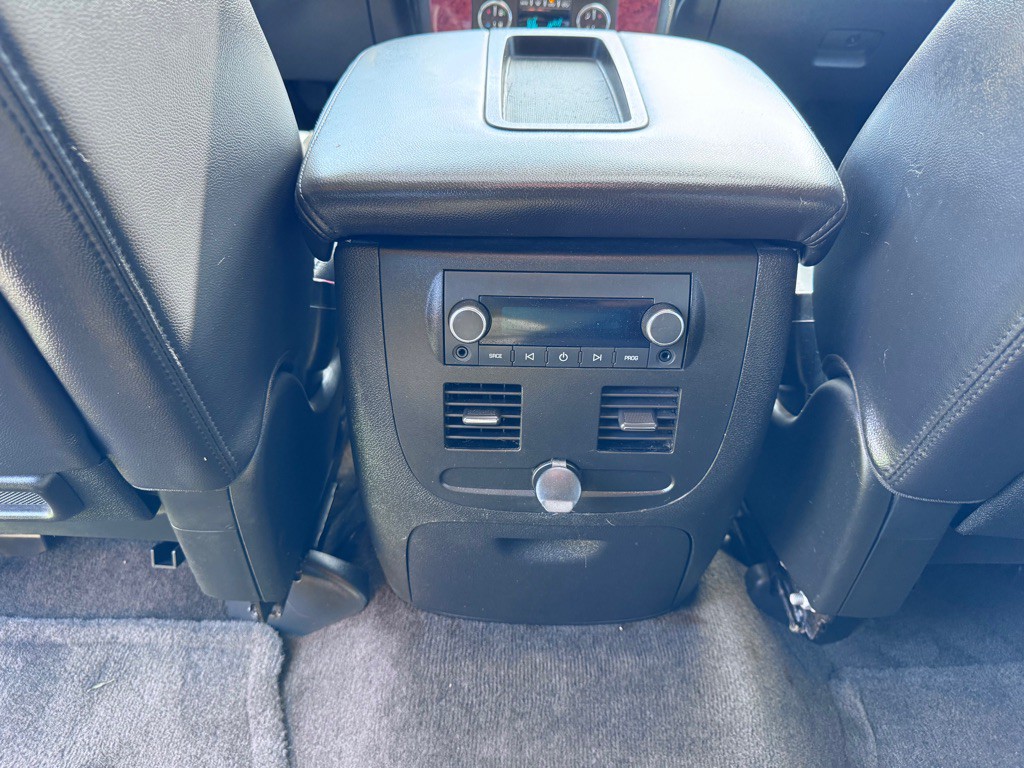 2011 Chevrolet Avalanche Image 23