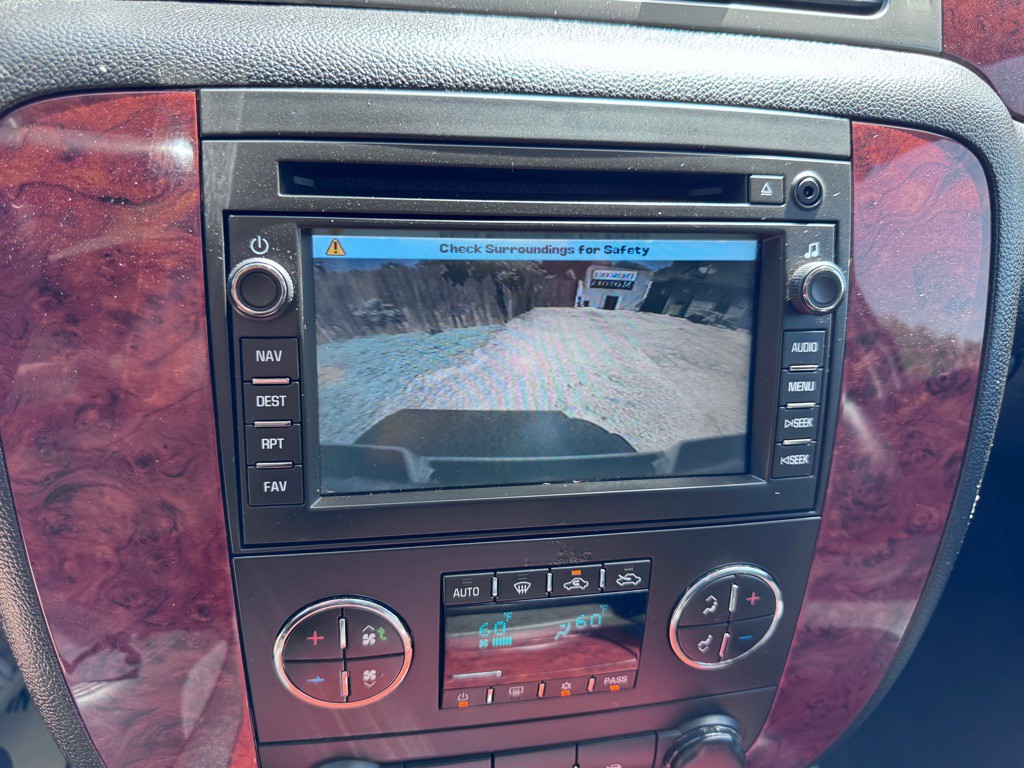 2011 Chevrolet Avalanche Image 28