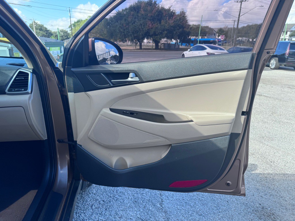 2016 Hyundai Tucson Image 16