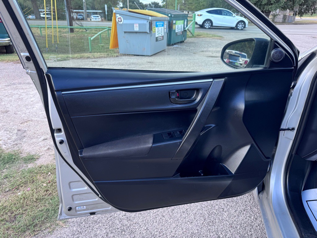 2016 Toyota Corolla Image 10