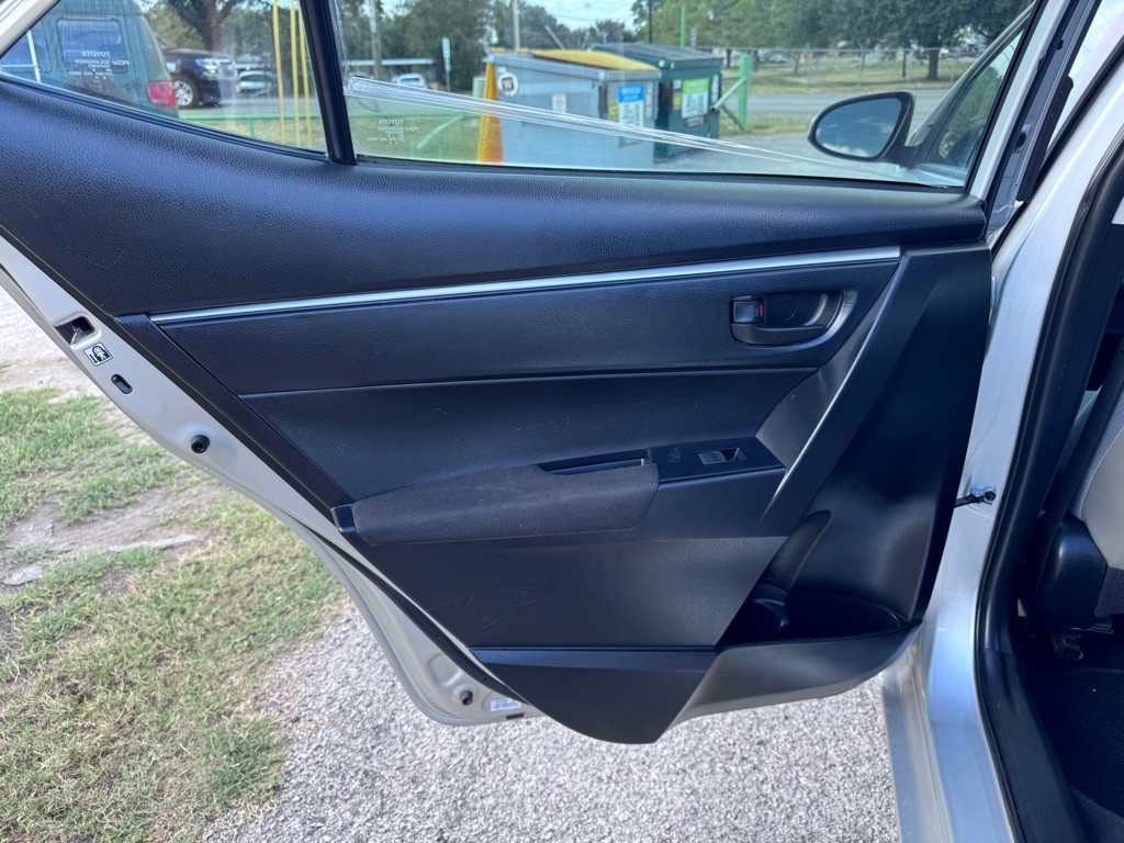 2016 Toyota Corolla Image 12