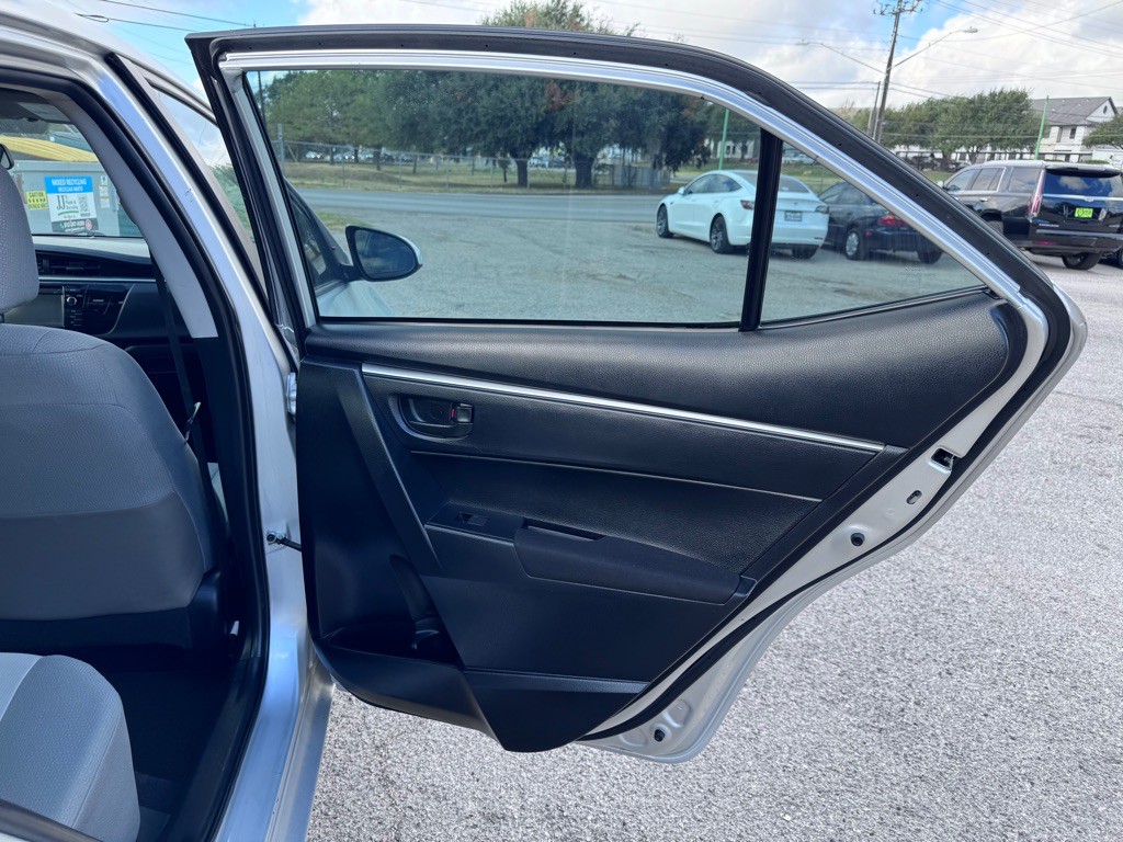 2016 Toyota Corolla Image 14