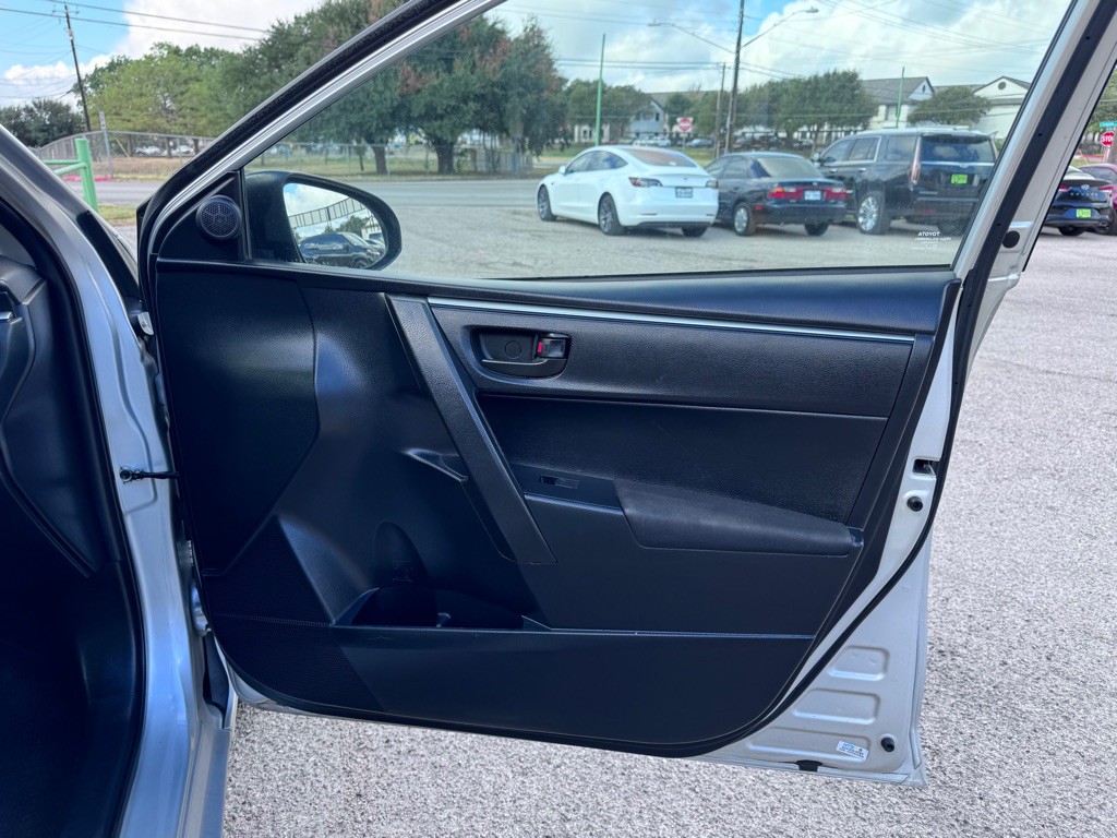 2016 Toyota Corolla Image 16