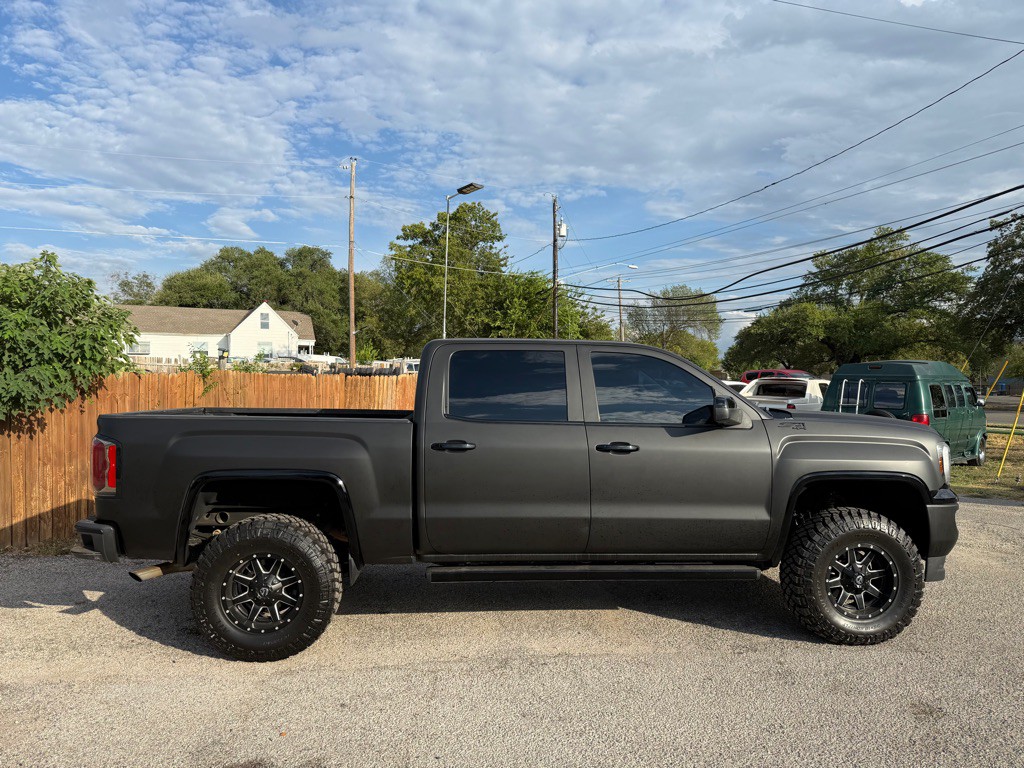 2017 GMC Sierra Image 2