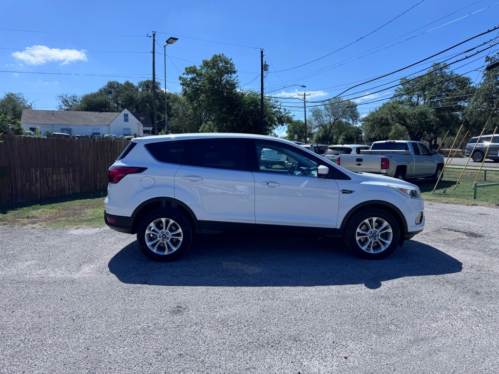 2019 Ford Escape Image 3