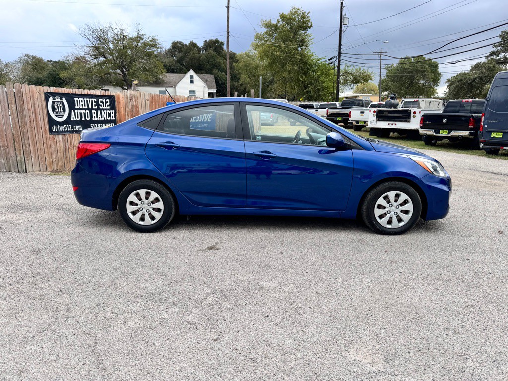 2017 Hyundai Accent Image 3