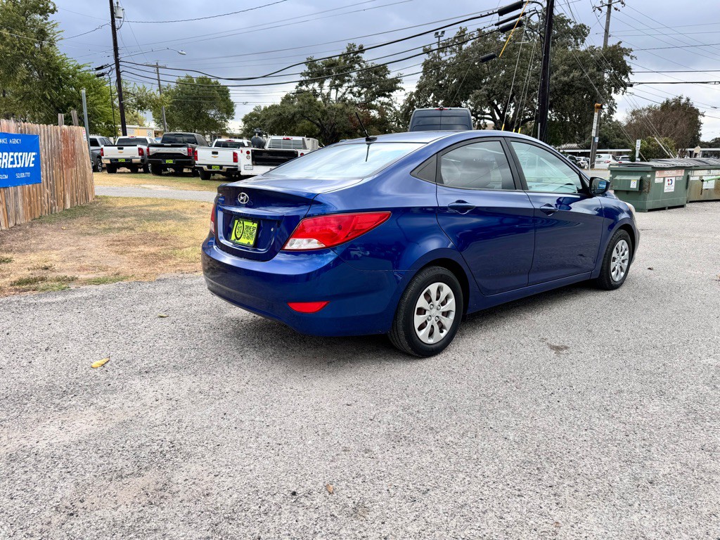 2017 Hyundai Accent Image 4