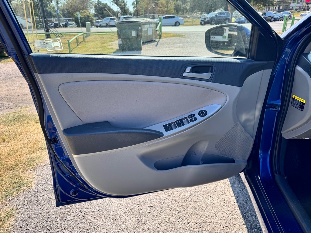 2017 Hyundai Accent Image 10