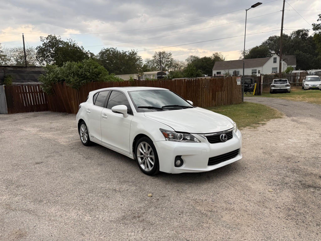 2011 Lexus CT Image 1