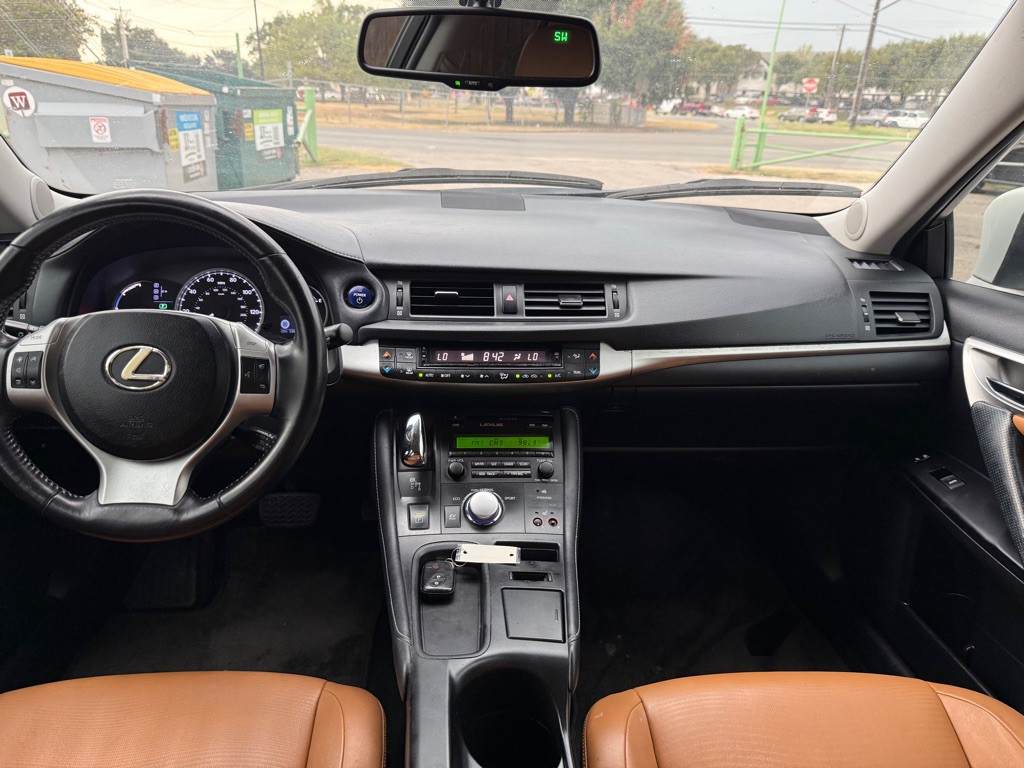 2011 Lexus CT Image 17