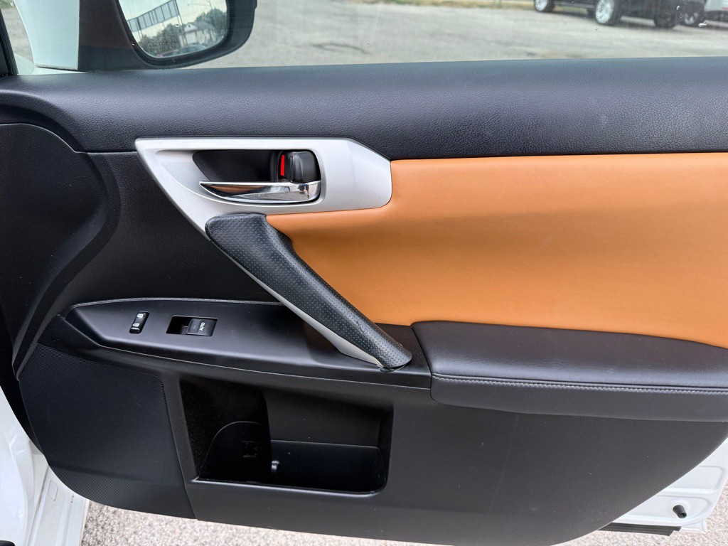 2011 Lexus CT Image 23