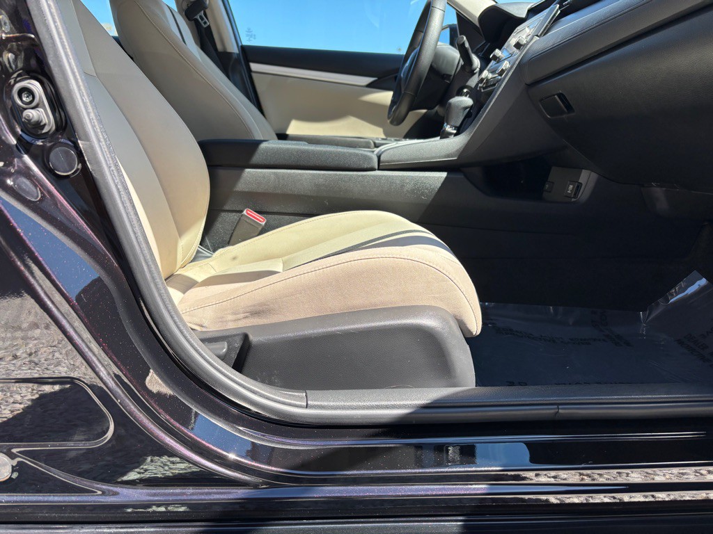 2016 Honda Civic Image 30