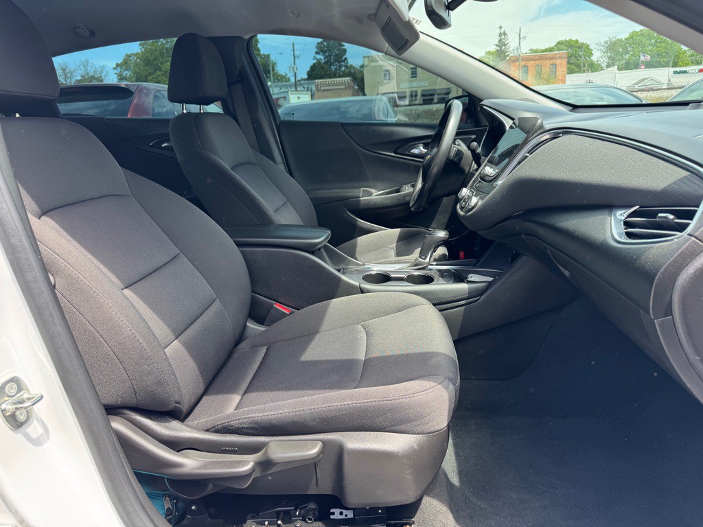 2018 Chevrolet Malibu Image 18