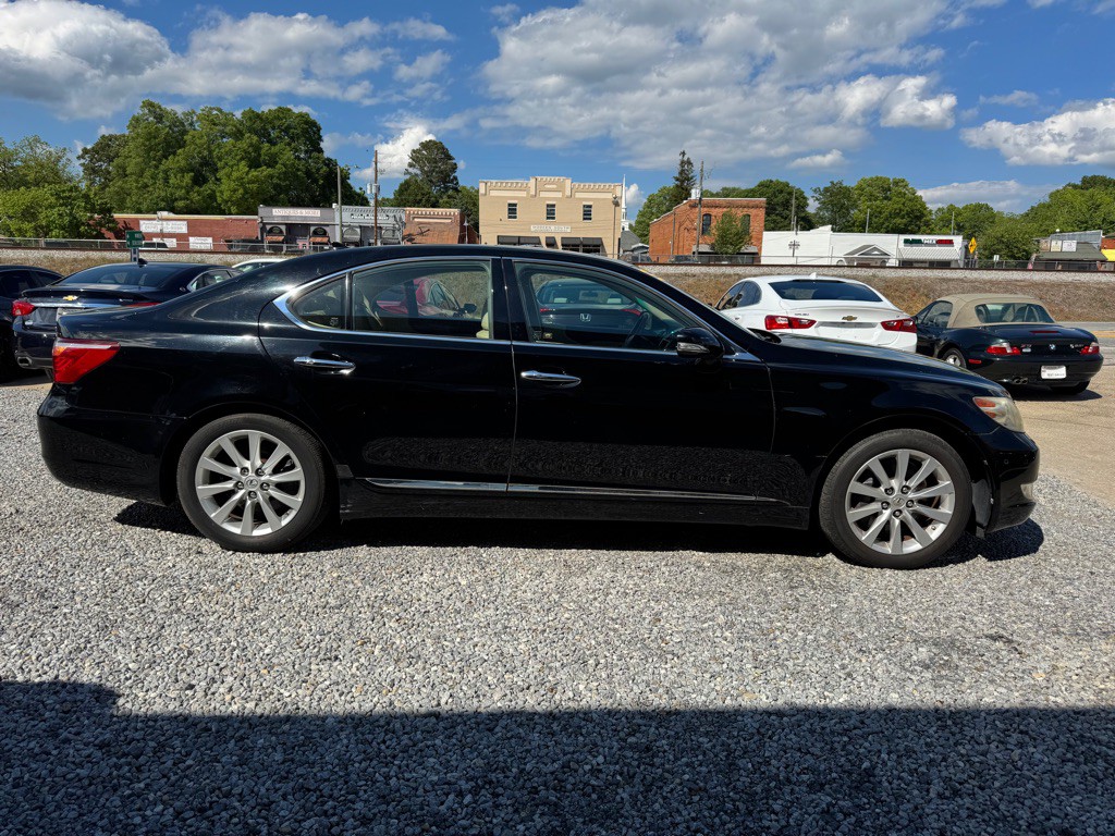 2010 Lexus LS Image 4