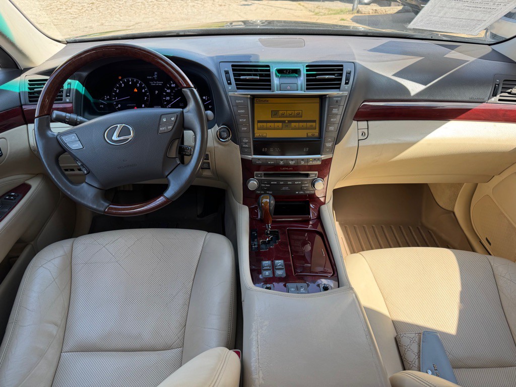 2010 Lexus LS Image 9