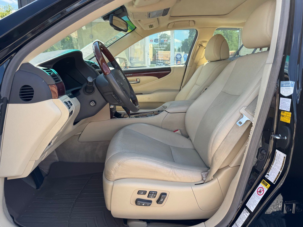 2010 Lexus LS Image 11