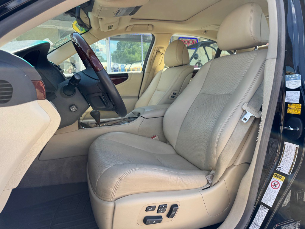 2010 Lexus LS Image 12