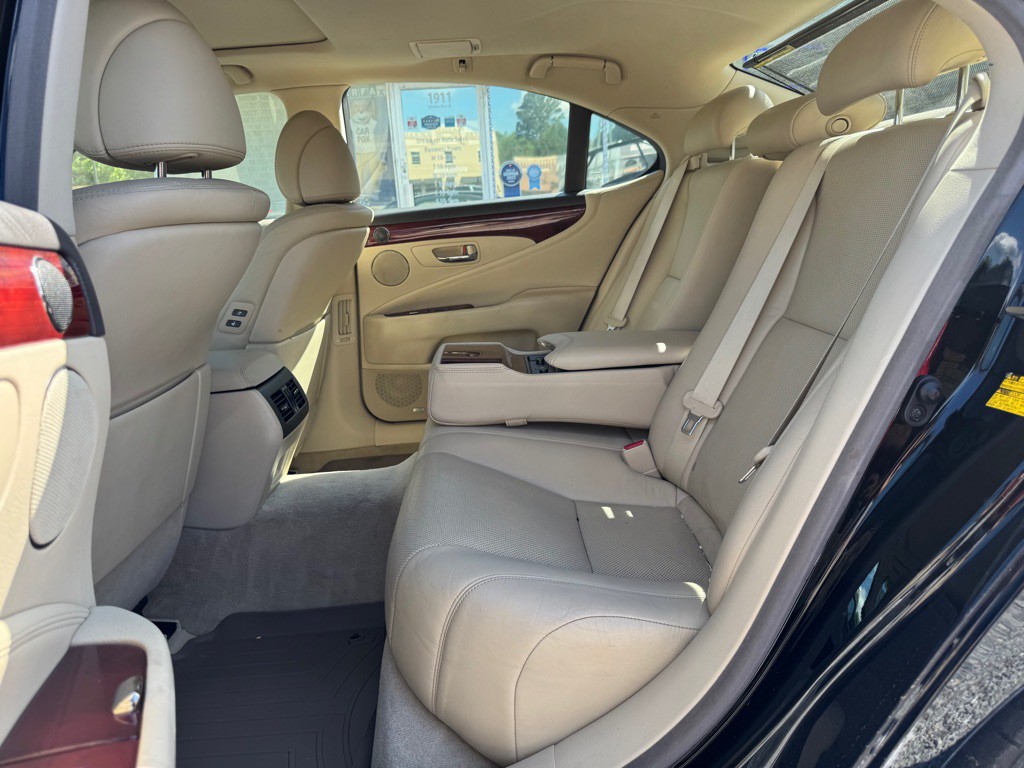 2010 Lexus LS Image 14