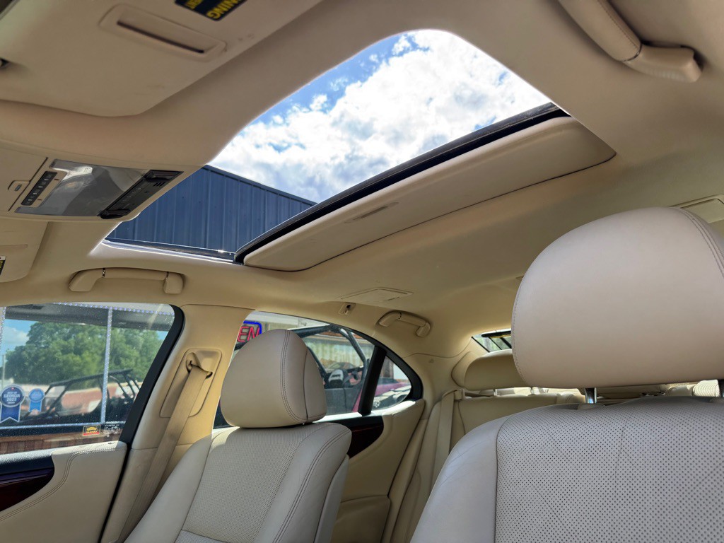 2010 Lexus LS Image 21