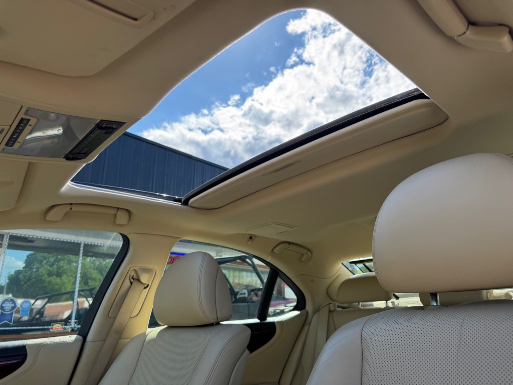 2010 Lexus LS Image 22