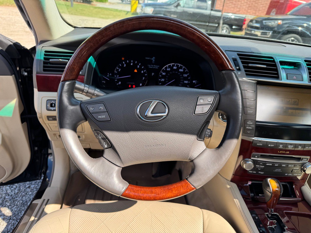 2010 Lexus LS Image 23