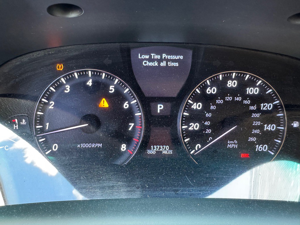 2010 Lexus LS Image 28