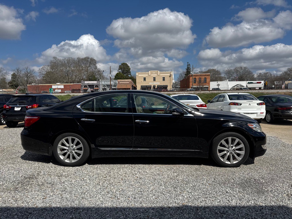 2010 Lexus LS Image 4