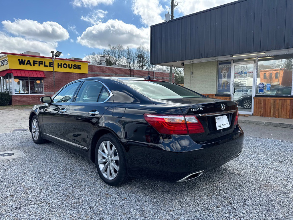 2010 Lexus LS Image 7