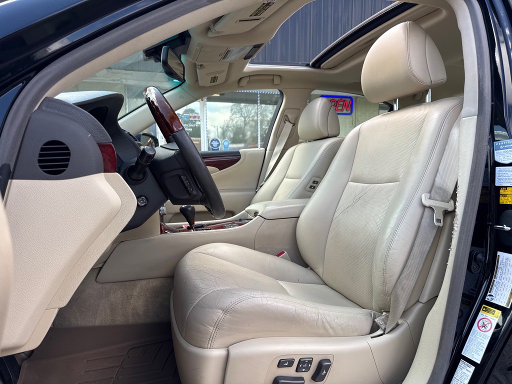 2010 Lexus LS Image 12