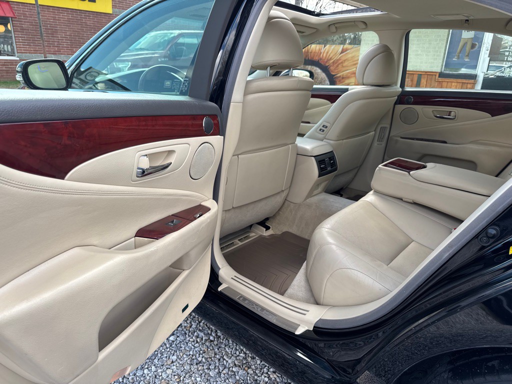 2010 Lexus LS Image 13