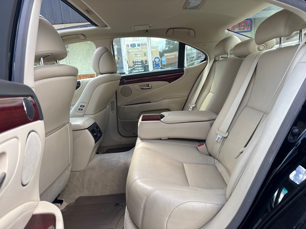 2010 Lexus LS Image 14