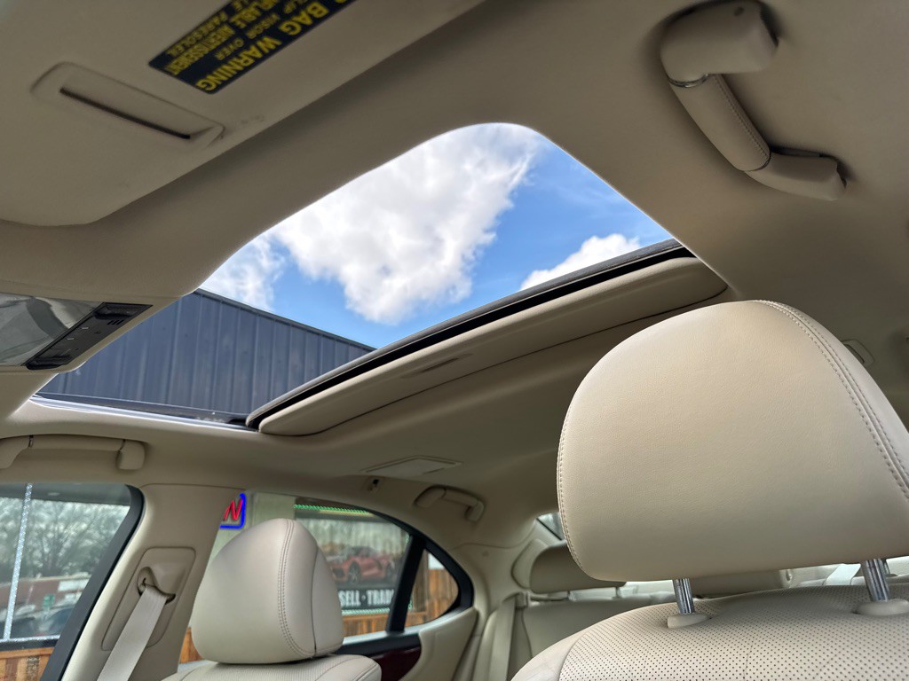 2010 Lexus LS Image 27