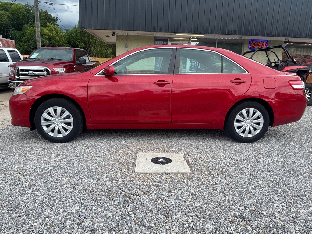 2011 Toyota Camry Image 2