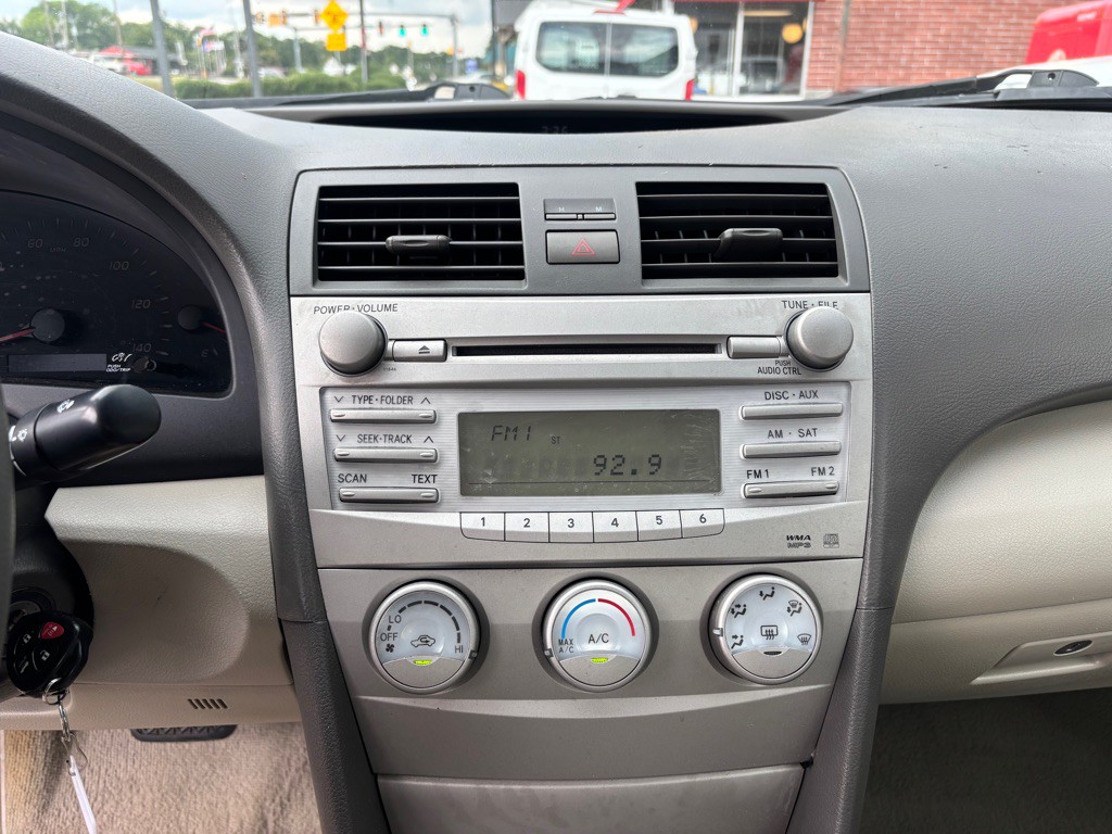 2011 Toyota Camry Image 16
