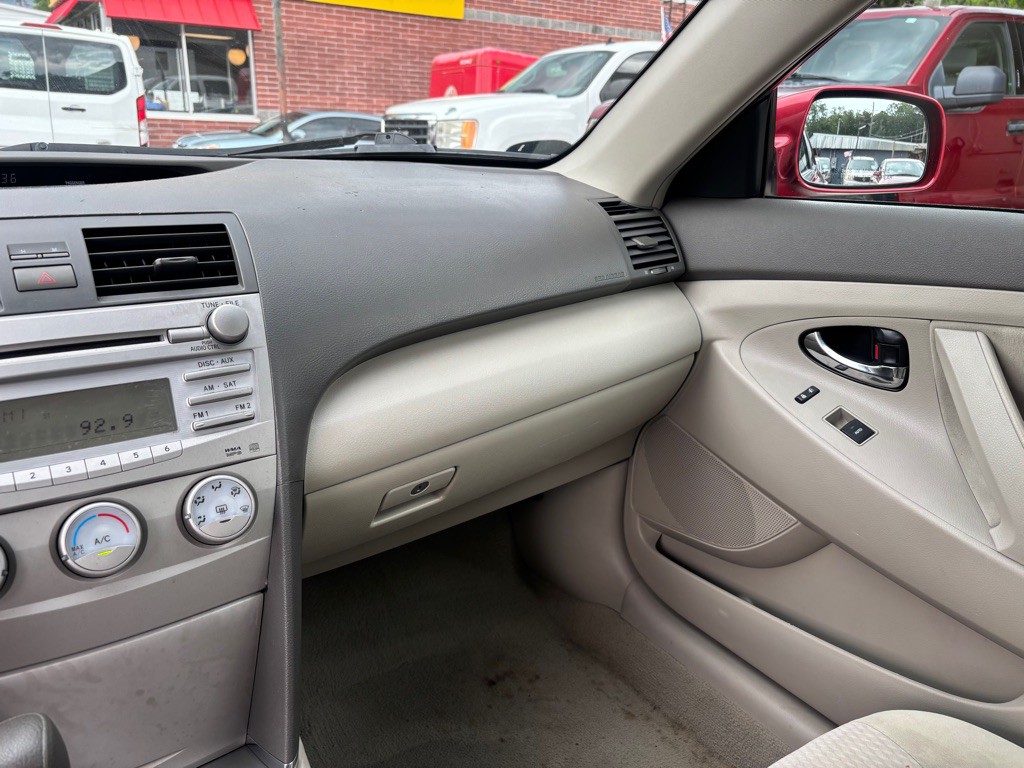 2011 Toyota Camry Image 18