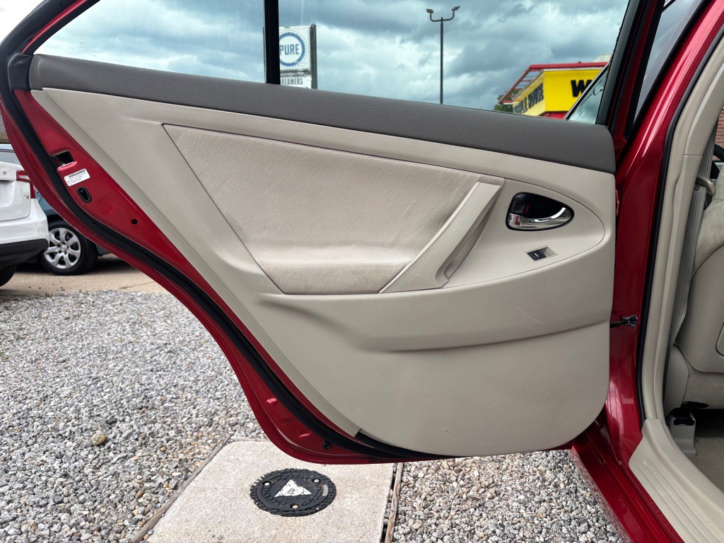 2011 Toyota Camry Image 19