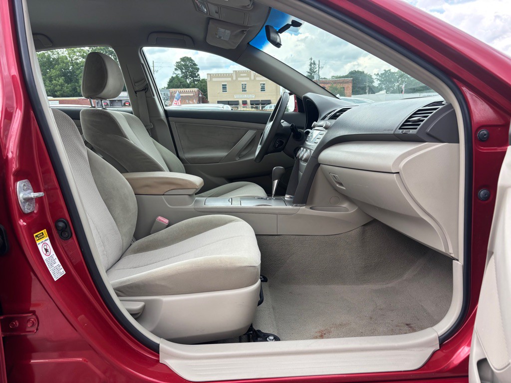 2011 Toyota Camry Image 25