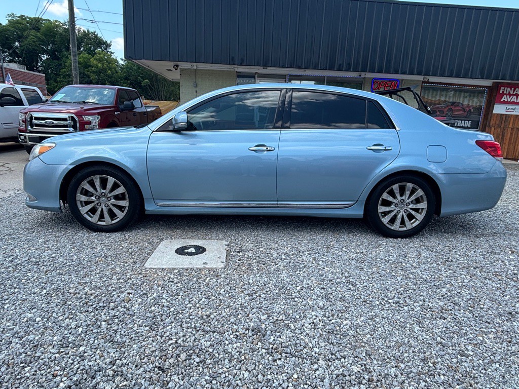 2011 Toyota Avalon Image 2