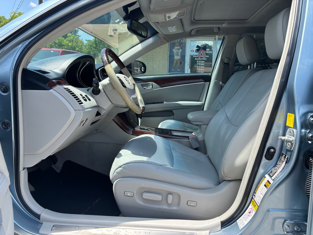 2011 Toyota Avalon Image 10