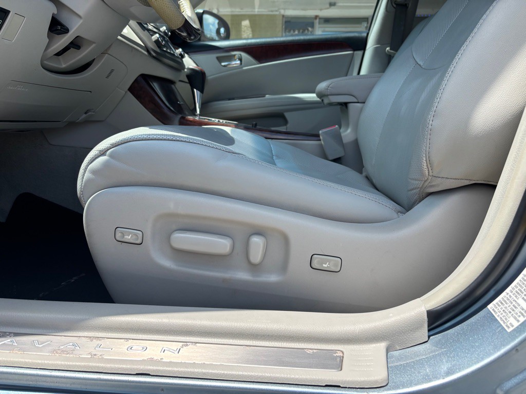2011 Toyota Avalon Image 11