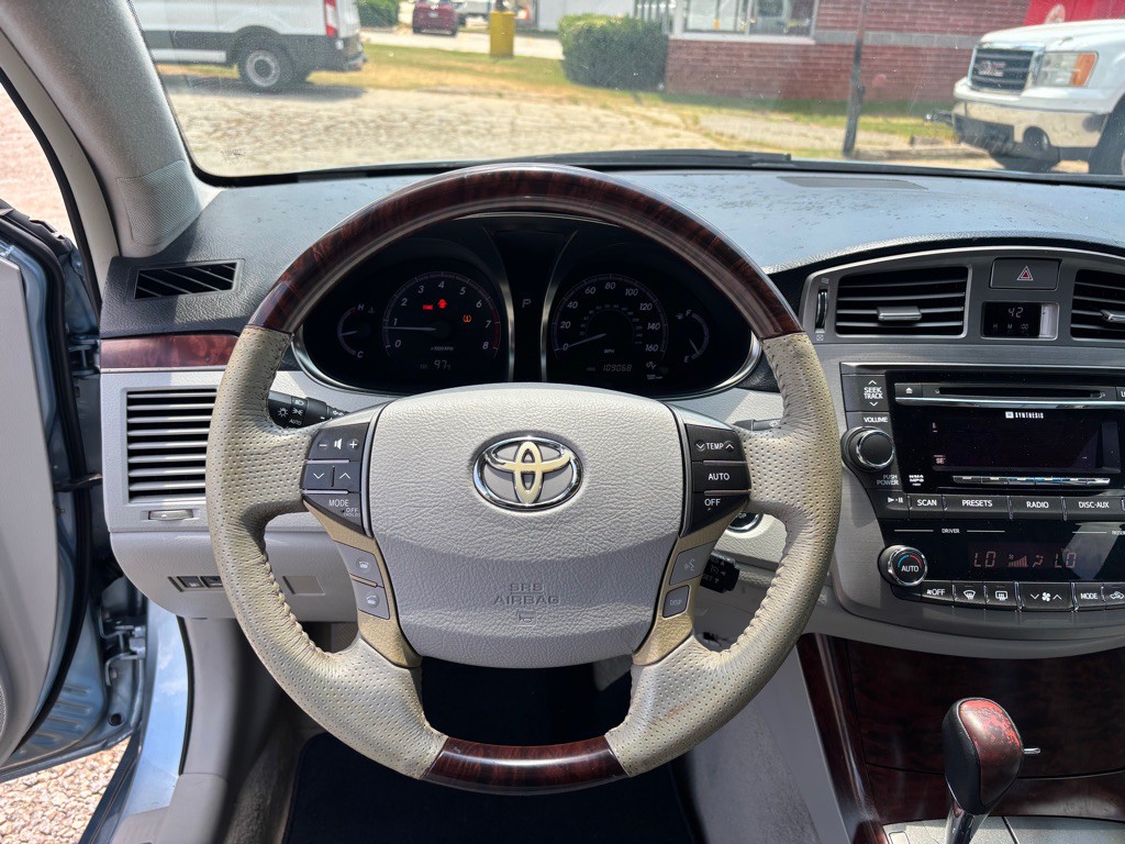 2011 Toyota Avalon Image 14
