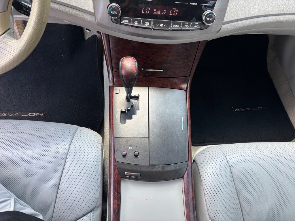 2011 Toyota Avalon Image 17