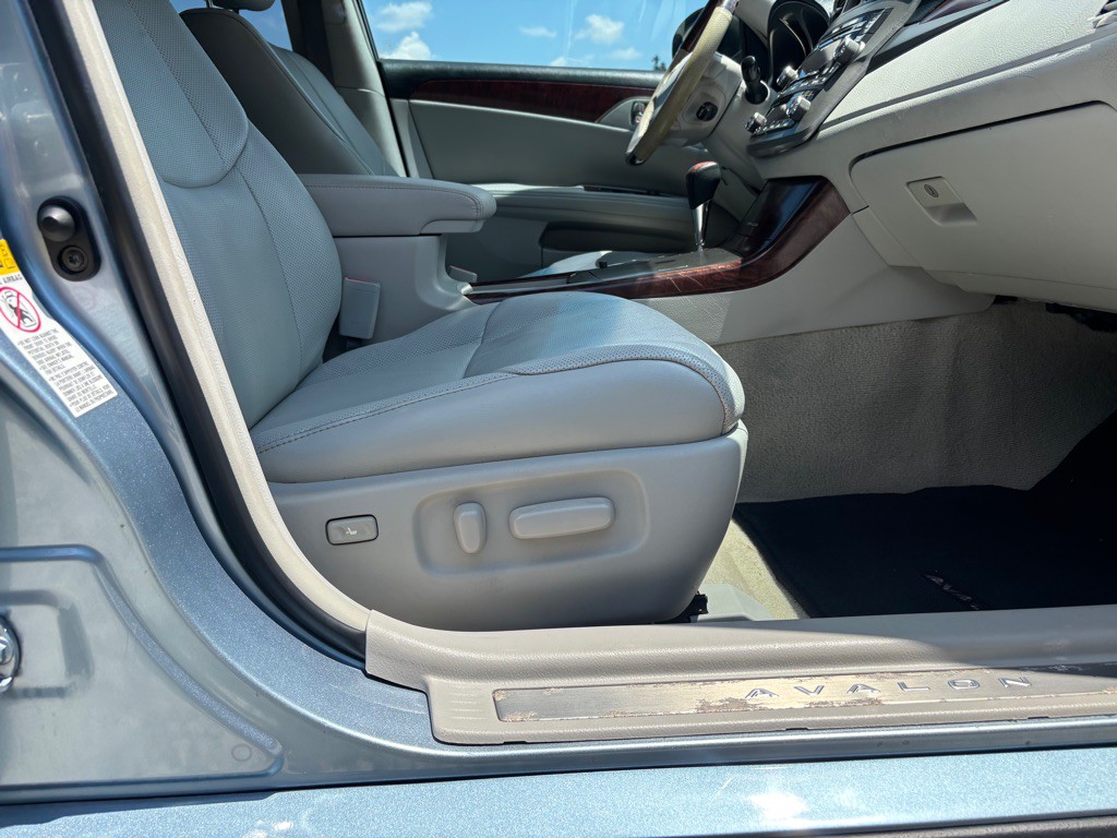 2011 Toyota Avalon Image 28