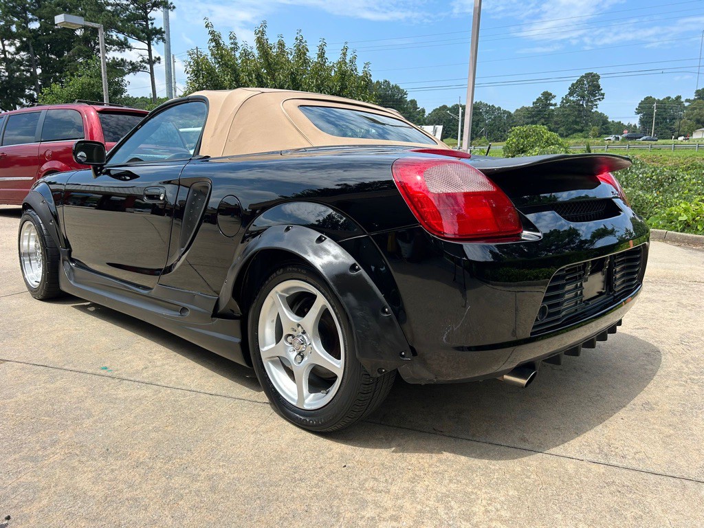 2001 Toyota MR2 Image 2