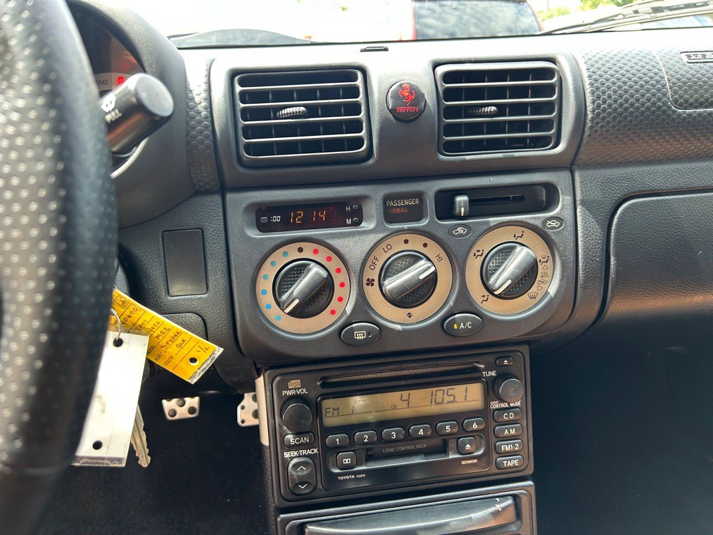 2001 Toyota MR2 Image 9